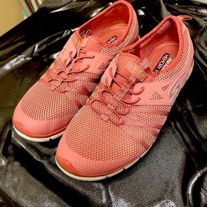 Sketchers ladies size 9 tennis shoes